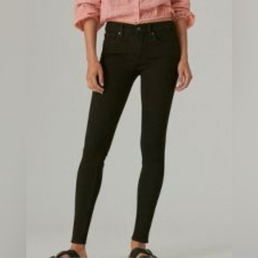 Lucky Brand AVA Black Stretch Skinny Jean SZ 2/26. No fading ! Great Condition!